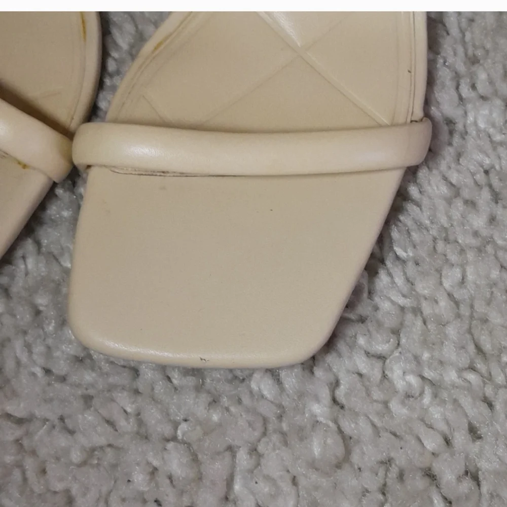 ZARA CREAM PUMPS Size 9 - Picture 10 of 14
